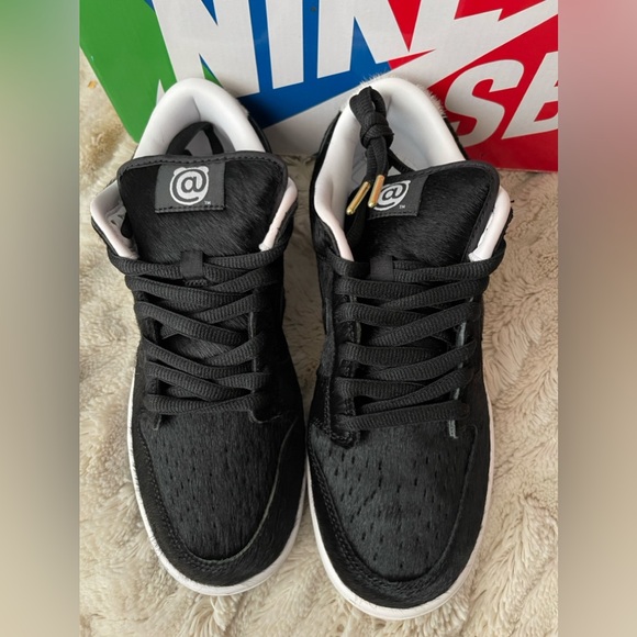 Nike Medicom Toy x Dunk Low SB 'BE@RBRICK' Sneaker. - Picture 3 of 13